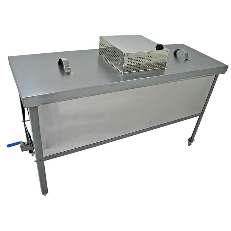 Heated lid for decapping wax melter