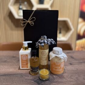Geschenkbox „Goldene Auszeit“ – Honig, Wellness & Rumgenuss